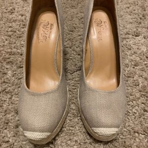 Classy and simple, dress up or dress down!